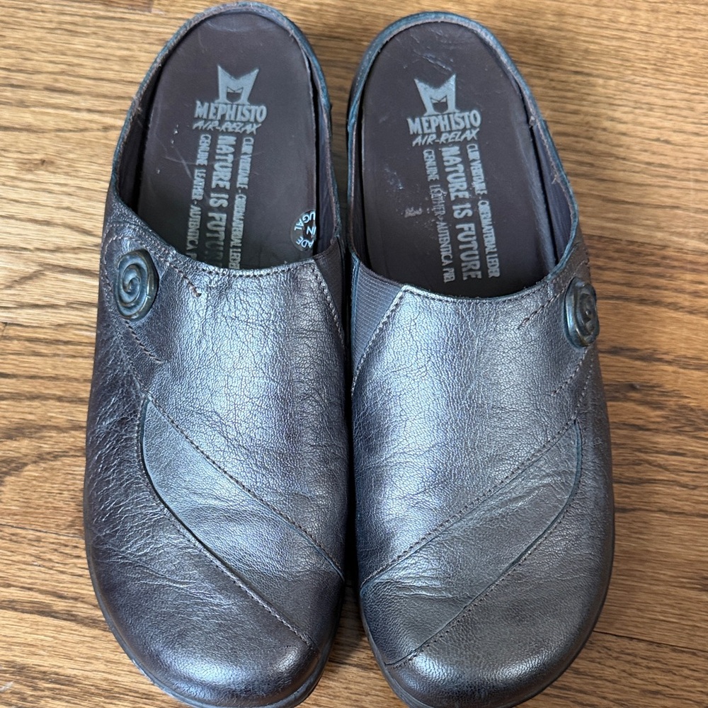Mephisto air-relax metallic leather clogs  - size 8.5  (6 UK)